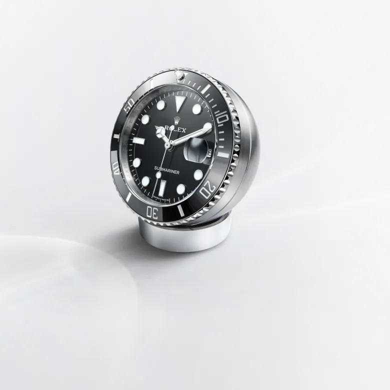 Honouring the Submariner - Rolex Submariner Date desk clock