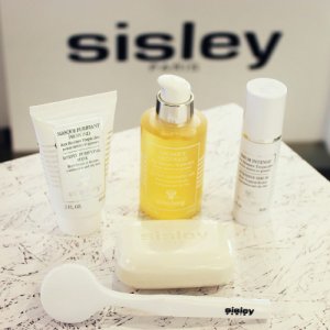 Top Summer Skincare Picks from Sisley Paris gentle cleansing gel with tropical resins